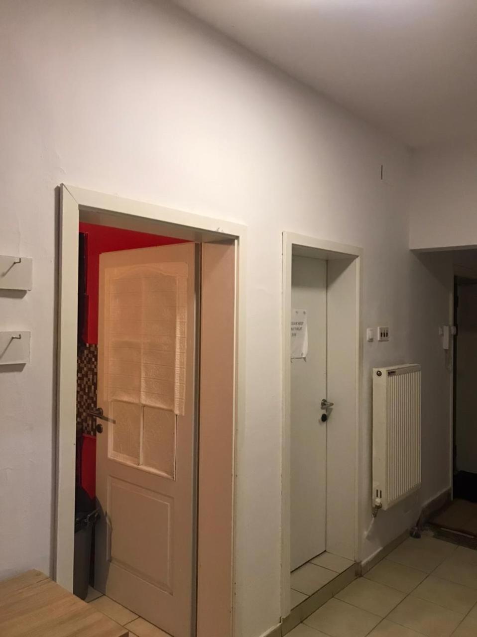 Newborn Center Hostel All Day Free Coffee พริสตีนา ภายนอก รูปภาพ