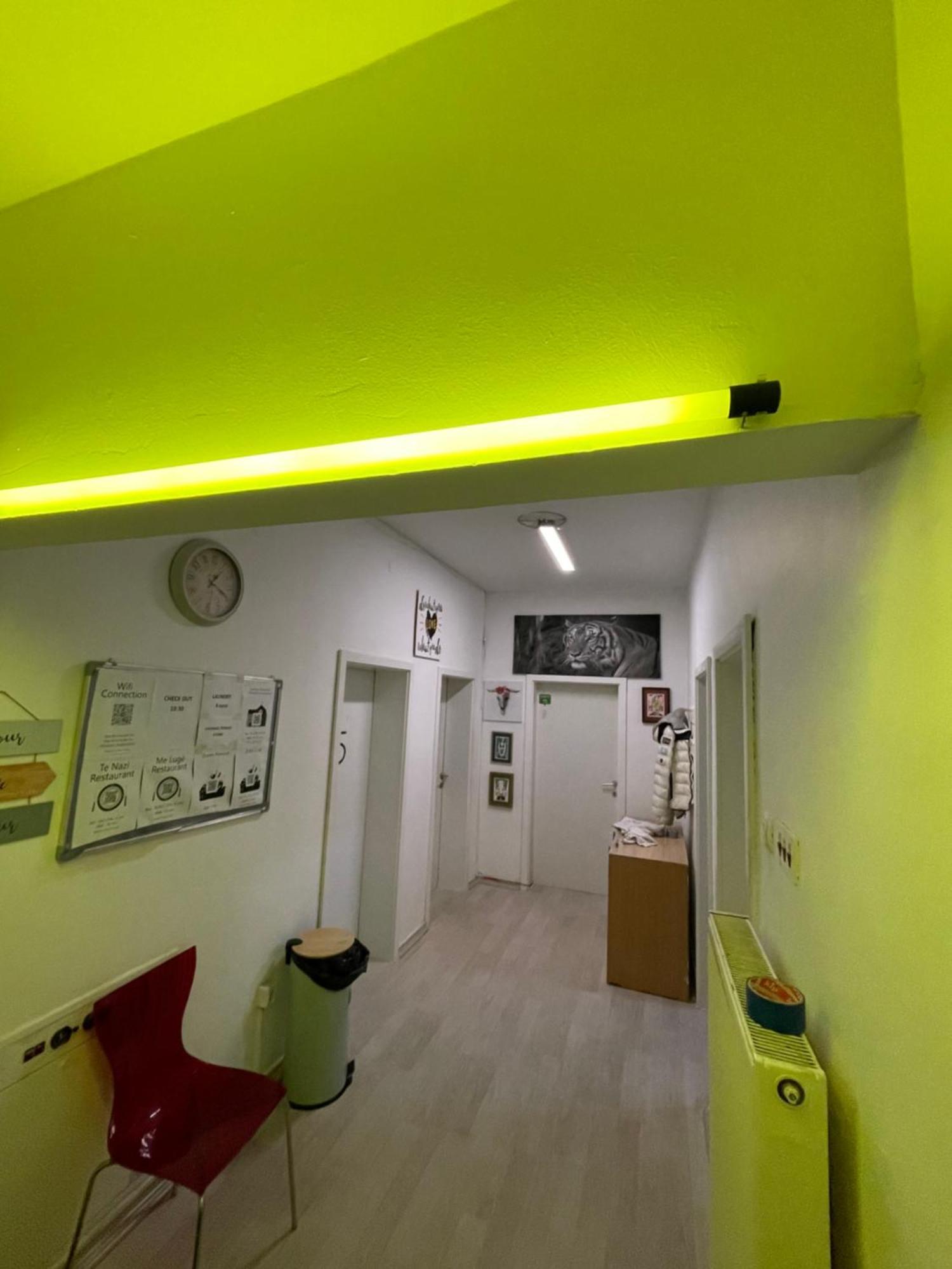 Newborn Center Hostel All Day Free Coffee พริสตีนา ภายนอก รูปภาพ